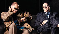 Les vrais Ray Santilli et Gary Shoefield font une apparition à la fin du film. Ils ont l'air exceptionnellement gais.