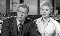 Le Dr. Wainwright [Peter Graves] et Audrey Aimes [Peggie Castle].