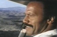 Fred Williamson dans son hélicoptère