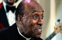 Scatman Crothers offre une excellente perfomance dans son trop court rôle de Reverand "preachant" à ses riches brebis...