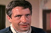 Cody [John Cassavetes], n'a pas du tout la geuile d'un biker.