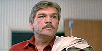 Le Docteur Challis [Tom Atkins]