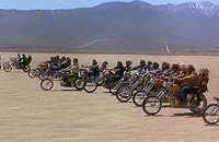 En voulez-vous des bikers dans le désert?
