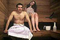 Mais que fait-donc le fils de l'Homme dans un sauna avec une chick à moitée nue???