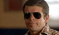 Le Major Charles Rane [William Devane]