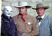 Les trois héros du film: Santo, le shérif et le docteur.