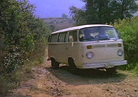 Tout le monde sait qu'un savant fou se promène en bus Volkswagen!
